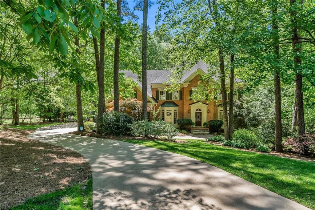 7360 Dunraven Place, Sandy Springs, Georgia 30328, 6 Bedrooms Bedrooms, ,5 BathroomsBathrooms,Residential,Sold,7360 Dunraven Place,6543227