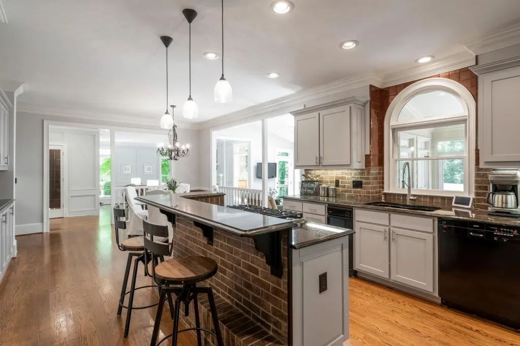 7360 Dunraven Place, Sandy Springs, Georgia 30328, 6 Bedrooms Bedrooms, ,5 BathroomsBathrooms,Residential,Sold,7360 Dunraven Place,6543227