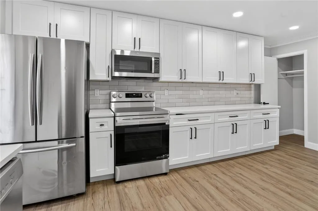 3510 Roswell Road Nw Unit E2, Atlanta, Georgia 30305, 2 Bedrooms Bedrooms, 0 ,2 BathroomsBathrooms,Residential,For Sale,3510 Roswell Road Nw Unit E2,7784891