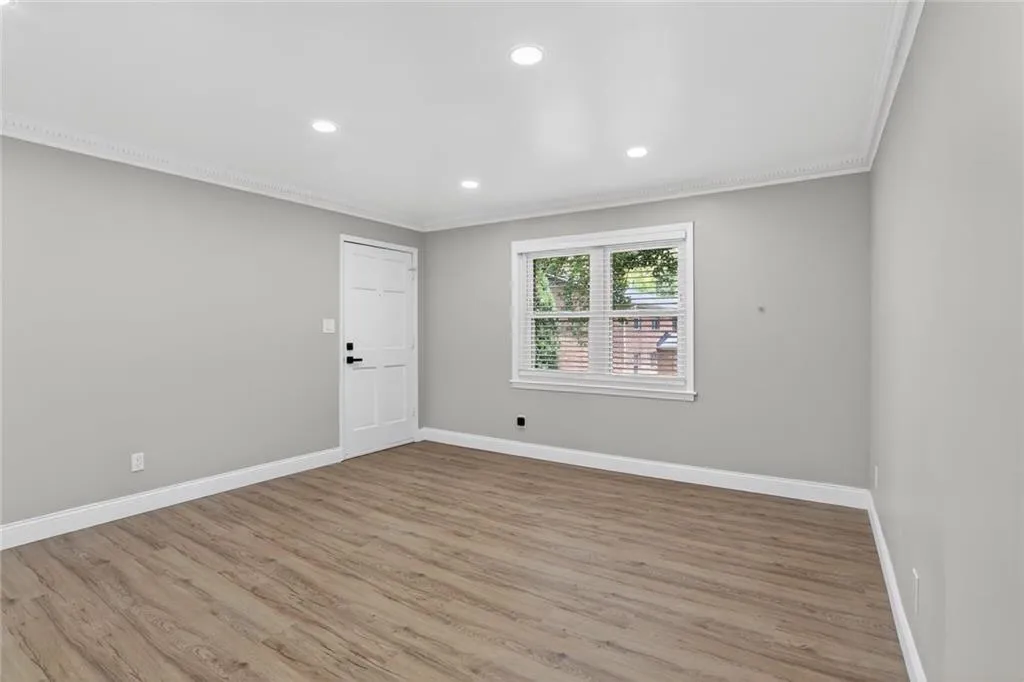 3510 Roswell Road Nw Unit E2, Atlanta, Georgia 30305, 2 Bedrooms Bedrooms, 0 ,2 BathroomsBathrooms,Residential,For Sale,3510 Roswell Road Nw Unit E2,7784891