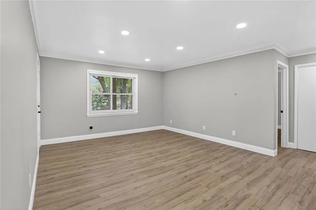 3510 Roswell Road Nw Unit E2, Atlanta, Georgia 30305, 2 Bedrooms Bedrooms, 0 ,2 BathroomsBathrooms,Residential,For Sale,3510 Roswell Road Nw Unit E2,7784891