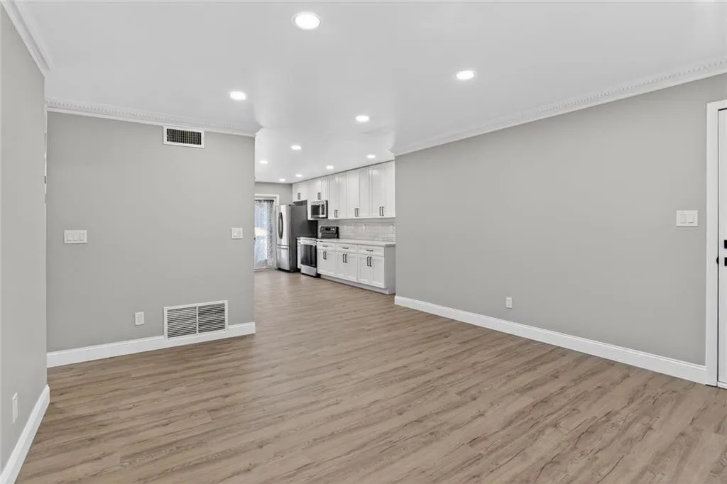 3510 Roswell Road Nw Unit E2, Atlanta, Georgia 30305, 2 Bedrooms Bedrooms, 0 ,2 BathroomsBathrooms,Residential,For Sale,3510 Roswell Road Nw Unit E2,7784891