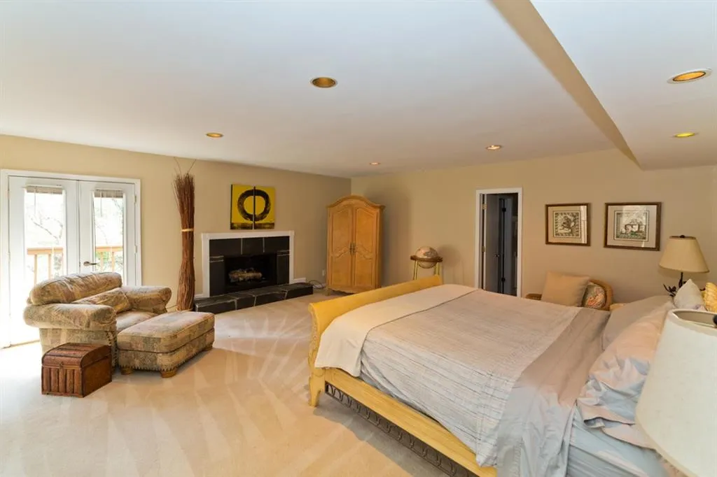 155 N Mill Road Nw, Sandy Springs, Georgia 30328, 5 Bedrooms Bedrooms, ,3 BathroomsBathrooms,Residential,Sold,155 N Mill Road Nw,5981394
