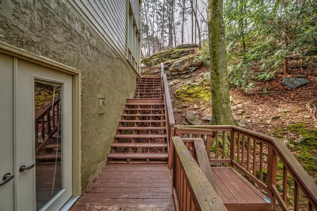 155 N Mill Road Nw, Sandy Springs, Georgia 30328, 5 Bedrooms Bedrooms, ,3 BathroomsBathrooms,Residential,Sold,155 N Mill Road Nw,5981394