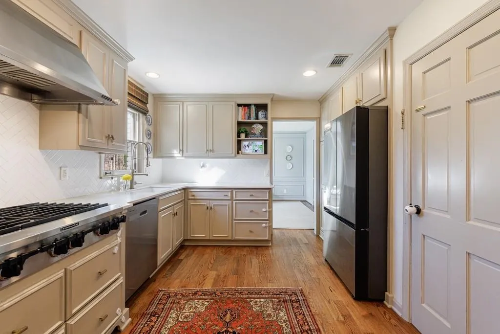 6250 Weatherly Drive, Atlanta, Georgia 30328, 5 Bedrooms Bedrooms, ,3 BathroomsBathrooms,Residential,For Sale,6250 Weatherly Drive,7713795
