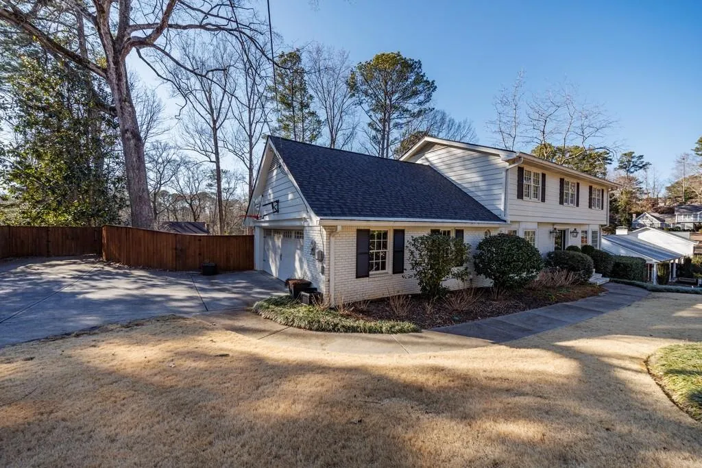 6250 Weatherly Drive, Atlanta, Georgia 30328, 5 Bedrooms Bedrooms, ,3 BathroomsBathrooms,Residential,For Sale,6250 Weatherly Drive,7713795
