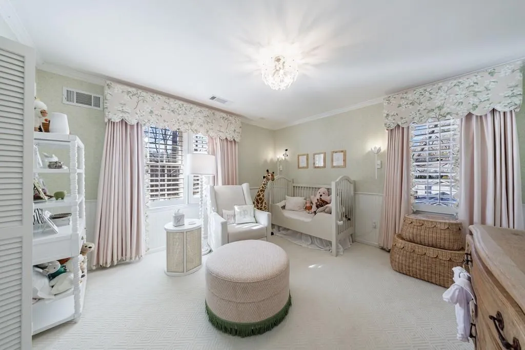 6250 Weatherly Drive, Atlanta, Georgia 30328, 5 Bedrooms Bedrooms, ,3 BathroomsBathrooms,Residential,For Sale,6250 Weatherly Drive,7713795