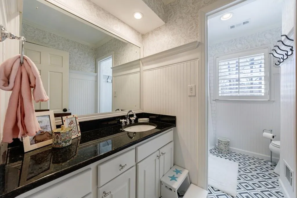 6250 Weatherly Drive, Atlanta, Georgia 30328, 5 Bedrooms Bedrooms, ,3 BathroomsBathrooms,Residential,For Sale,6250 Weatherly Drive,7713795