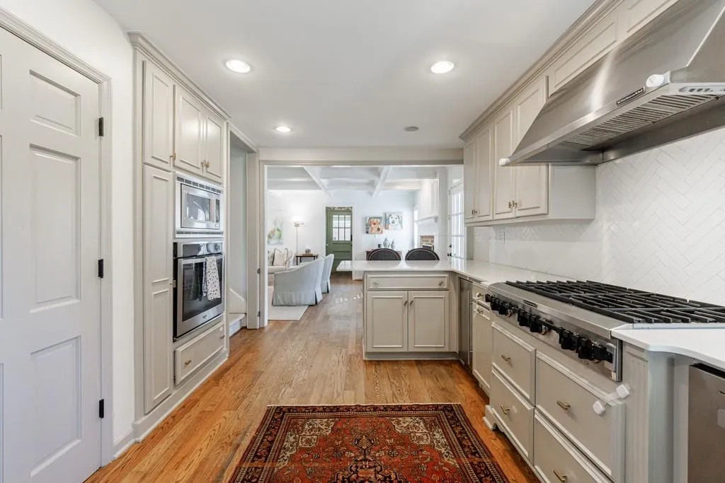 6250 Weatherly Drive, Atlanta, Georgia 30328, 5 Bedrooms Bedrooms, ,3 BathroomsBathrooms,Residential,For Sale,6250 Weatherly Drive,7713795