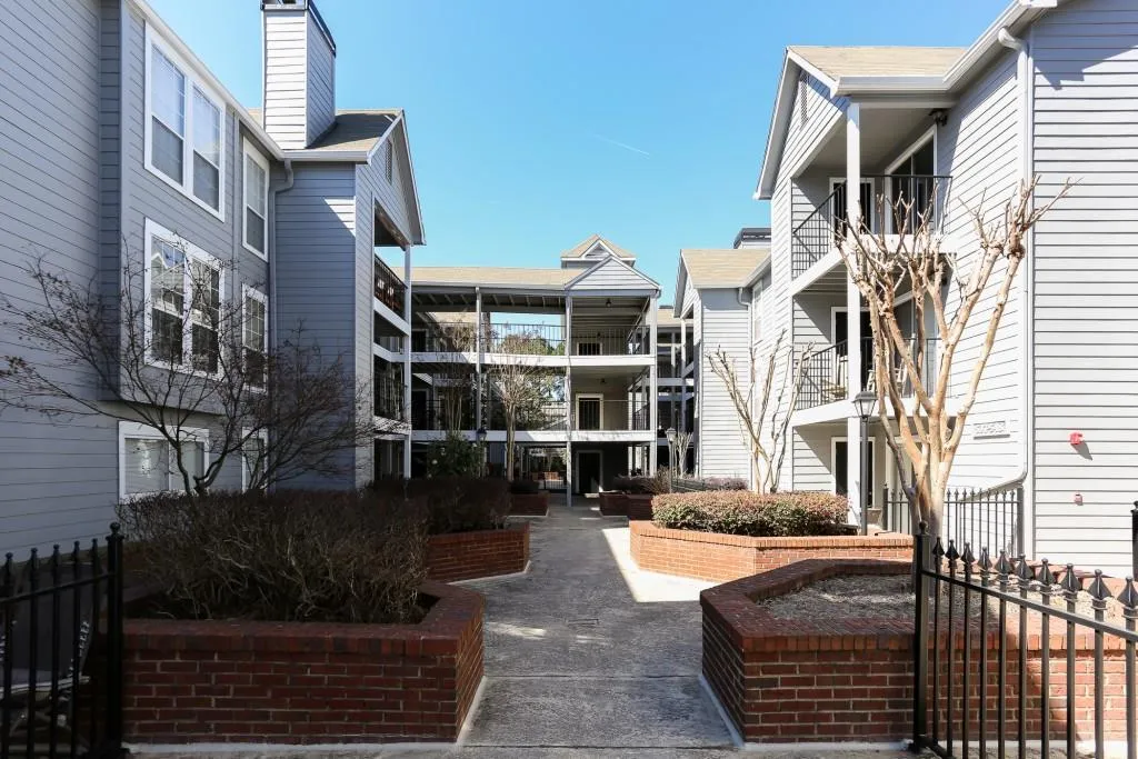 613 Granville Court, Sandy Springs, Georgia 30328, 2 Bedrooms Bedrooms, ,2 BathroomsBathrooms,Residential,Sold,613 Granville Court,6516403