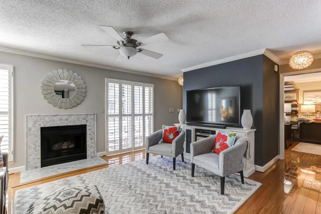 613 Granville Court, Sandy Springs, Georgia 30328, 2 Bedrooms Bedrooms, ,2 BathroomsBathrooms,Residential,Sold,613 Granville Court,6516403