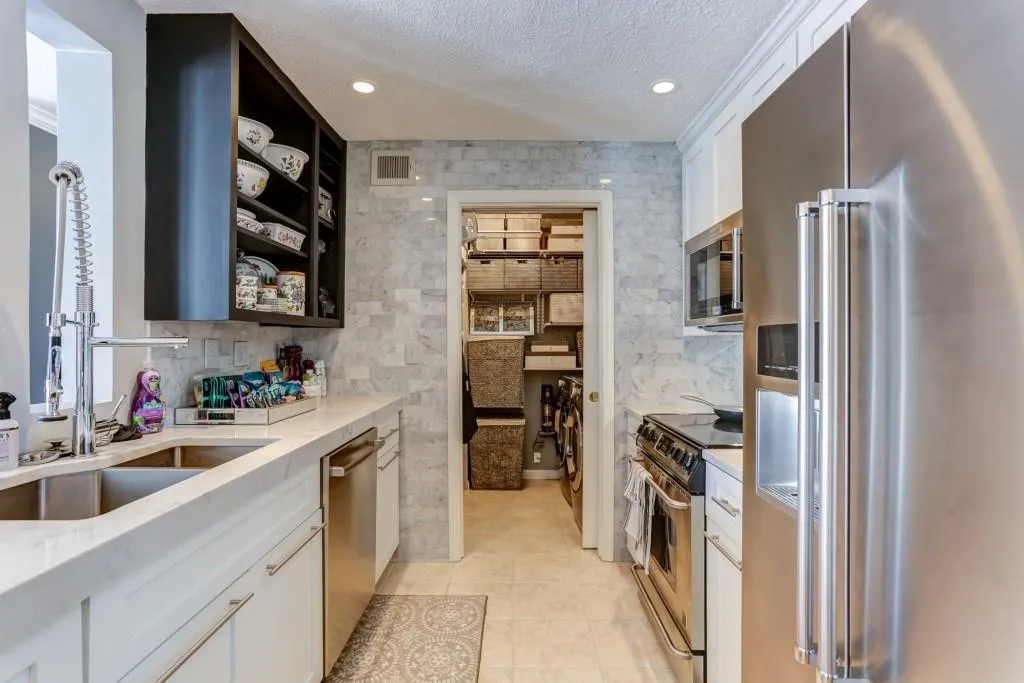 613 Granville Court, Sandy Springs, Georgia 30328, 2 Bedrooms Bedrooms, ,2 BathroomsBathrooms,Residential,Sold,613 Granville Court,6516403