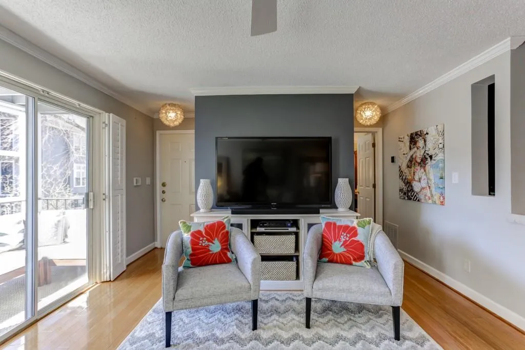 613 Granville Court, Sandy Springs, Georgia 30328, 2 Bedrooms Bedrooms, ,2 BathroomsBathrooms,Residential,Sold,613 Granville Court,6516403