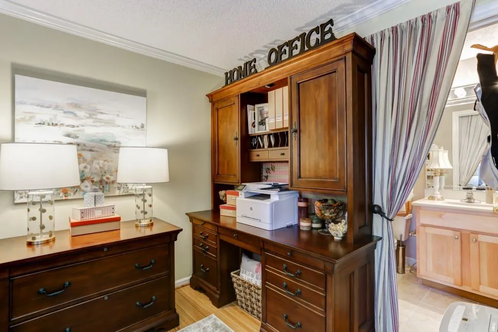 613 Granville Court, Sandy Springs, Georgia 30328, 2 Bedrooms Bedrooms, ,2 BathroomsBathrooms,Residential,Sold,613 Granville Court,6516403