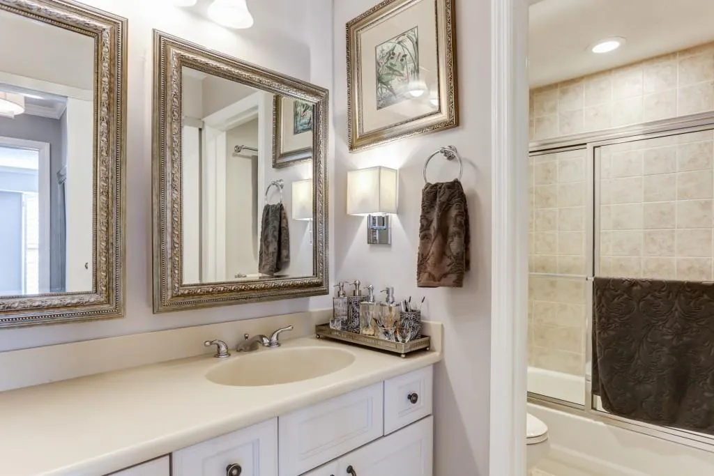 613 Granville Court, Sandy Springs, Georgia 30328, 2 Bedrooms Bedrooms, ,2 BathroomsBathrooms,Residential,Sold,613 Granville Court,6516403