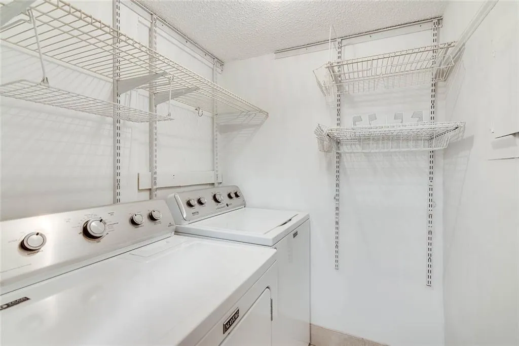 1204 Wingate Way, Sandy Springs, Georgia 30350, 2 Bedrooms Bedrooms, ,2 BathroomsBathrooms,Residential,Sold,1204 Wingate Way,6891811
