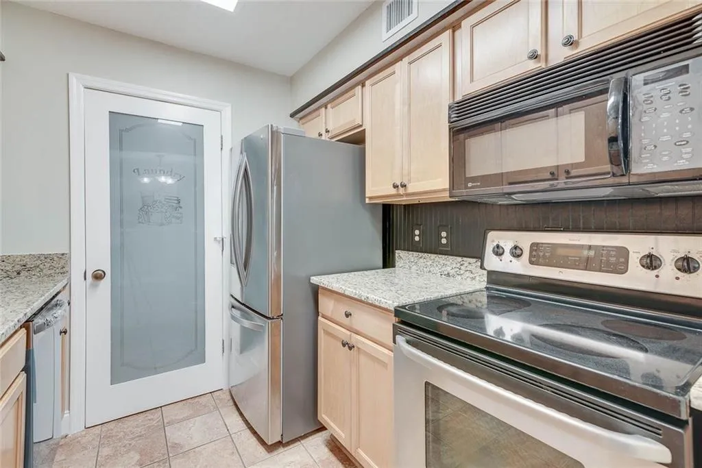 1204 Wingate Way, Sandy Springs, Georgia 30350, 2 Bedrooms Bedrooms, ,2 BathroomsBathrooms,Residential,Sold,1204 Wingate Way,6891811