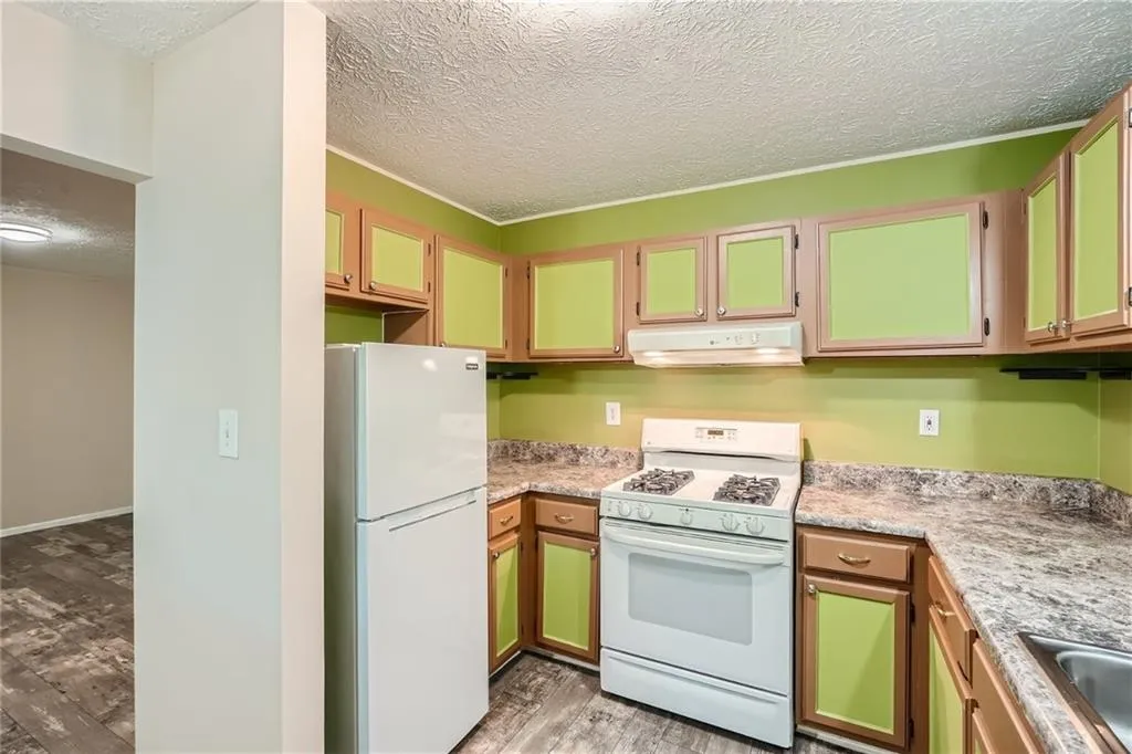 6822 Glenridge Drive Unit A, Sandy Springs, Georgia 30328, 2 Bedrooms Bedrooms, ,2 BathroomsBathrooms,Residential,Sold,6822 Glenridge Drive Unit A,7397831