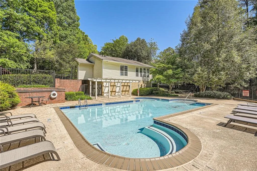 6822 Glenridge Drive Unit A, Sandy Springs, Georgia 30328, 2 Bedrooms Bedrooms, ,2 BathroomsBathrooms,Residential,Sold,6822 Glenridge Drive Unit A,7397831