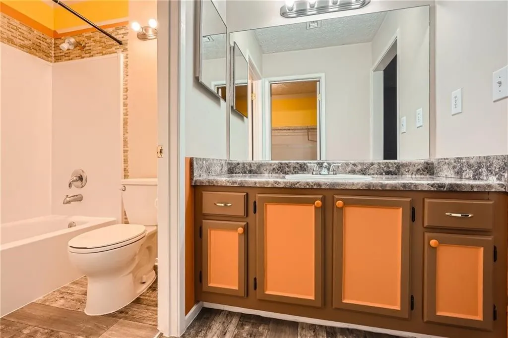6822 Glenridge Drive Unit A, Sandy Springs, Georgia 30328, 2 Bedrooms Bedrooms, ,2 BathroomsBathrooms,Residential,Sold,6822 Glenridge Drive Unit A,7397831