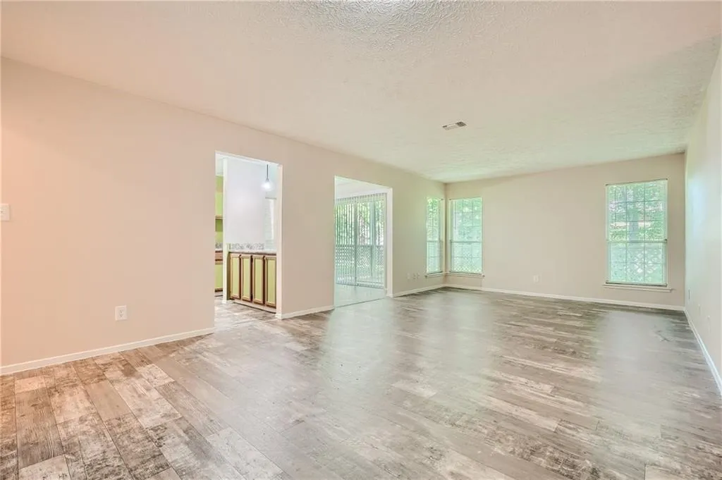 6822 Glenridge Drive Unit A, Sandy Springs, Georgia 30328, 2 Bedrooms Bedrooms, ,2 BathroomsBathrooms,Residential,Sold,6822 Glenridge Drive Unit A,7397831