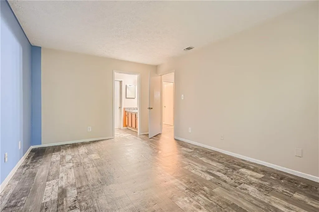 6822 Glenridge Drive Unit A, Sandy Springs, Georgia 30328, 2 Bedrooms Bedrooms, ,2 BathroomsBathrooms,Residential,Sold,6822 Glenridge Drive Unit A,7397831
