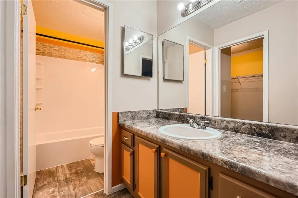 6822 Glenridge Drive Unit A, Sandy Springs, Georgia 30328, 2 Bedrooms Bedrooms, ,2 BathroomsBathrooms,Residential,Sold,6822 Glenridge Drive Unit A,7397831