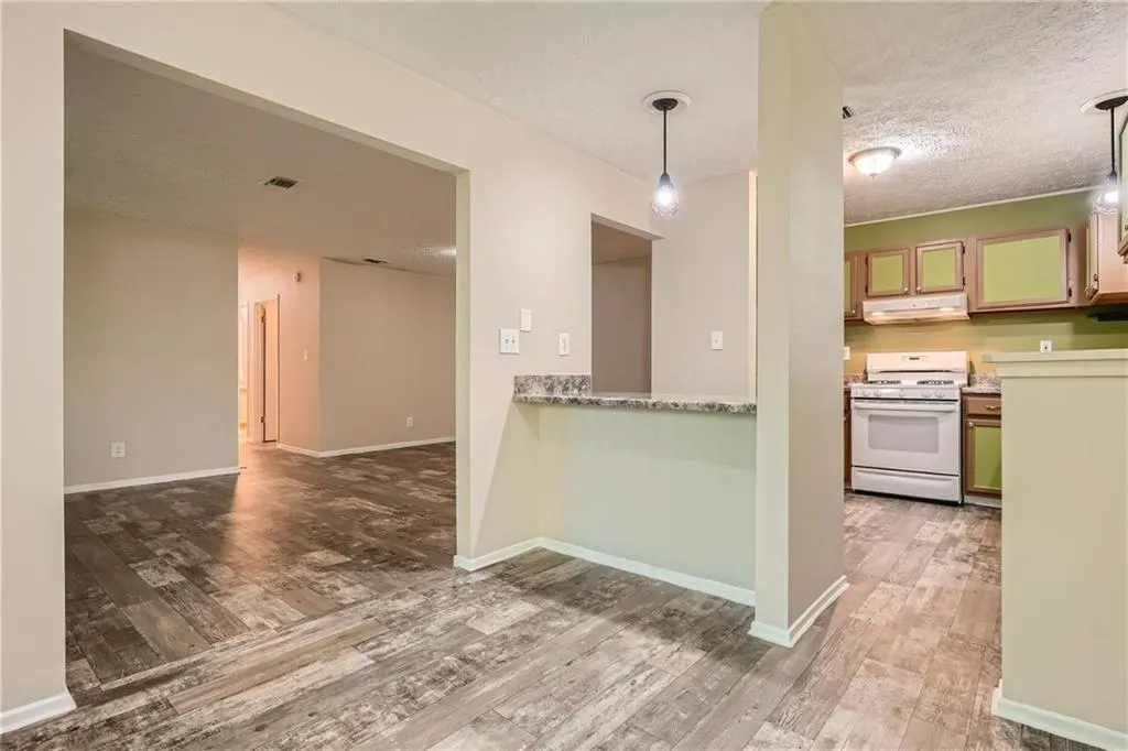 6822 Glenridge Drive Unit A, Sandy Springs, Georgia 30328, 2 Bedrooms Bedrooms, ,2 BathroomsBathrooms,Residential,Sold,6822 Glenridge Drive Unit A,7397831