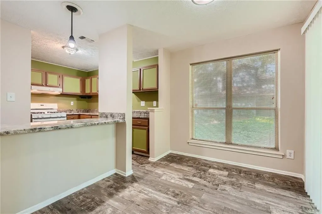 6822 Glenridge Drive Unit A, Sandy Springs, Georgia 30328, 2 Bedrooms Bedrooms, ,2 BathroomsBathrooms,Residential,Sold,6822 Glenridge Drive Unit A,7397831