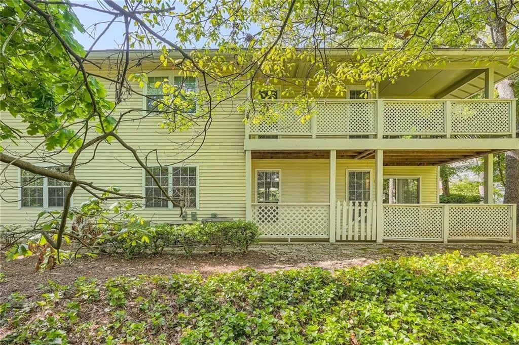 6822 Glenridge Drive Unit A, Sandy Springs, Georgia 30328, 2 Bedrooms Bedrooms, ,2 BathroomsBathrooms,Residential,Sold,6822 Glenridge Drive Unit A,7397831