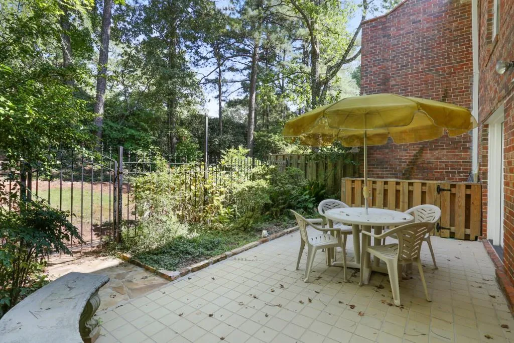405 The North Chace Unit J5, Sandy Springs, Georgia 30328, 3 Bedrooms Bedrooms, ,3 BathroomsBathrooms,Residential,Sold,405 The North Chace Unit J5,5744281