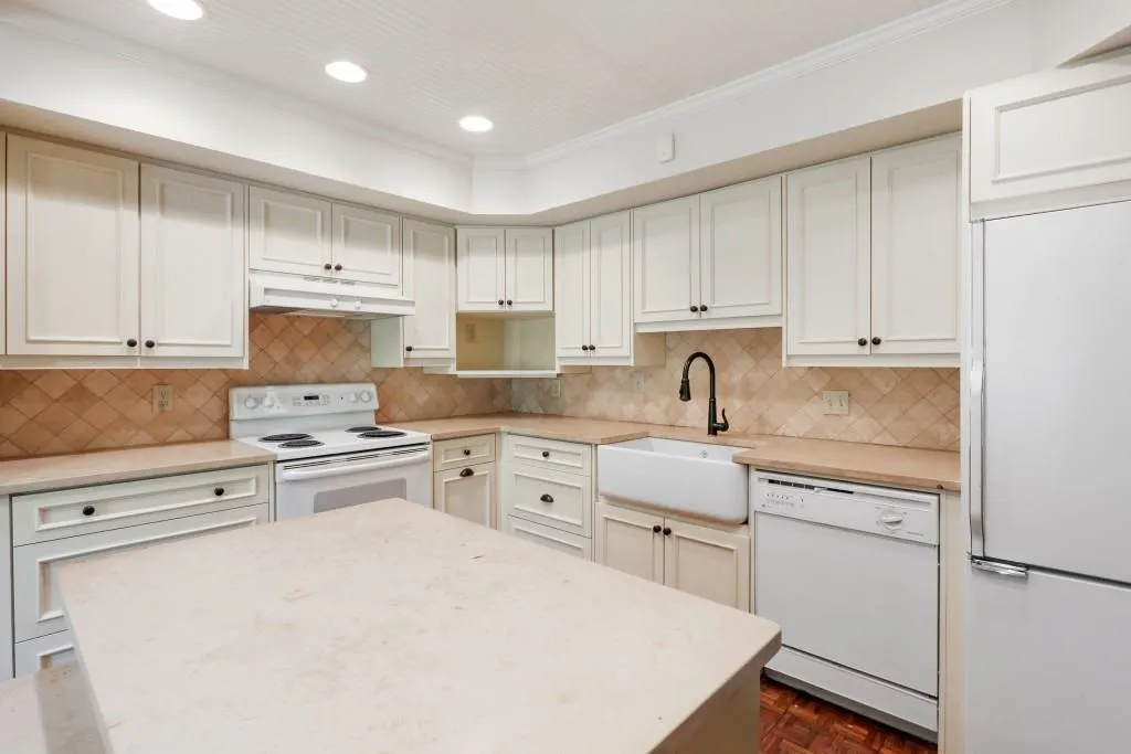 405 The North Chace Unit J5, Sandy Springs, Georgia 30328, 3 Bedrooms Bedrooms, ,3 BathroomsBathrooms,Residential,Sold,405 The North Chace Unit J5,5744281