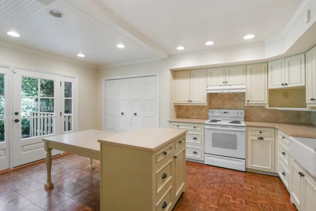 405 The North Chace Unit J5, Sandy Springs, Georgia 30328, 3 Bedrooms Bedrooms, ,3 BathroomsBathrooms,Residential,Sold,405 The North Chace Unit J5,5744281