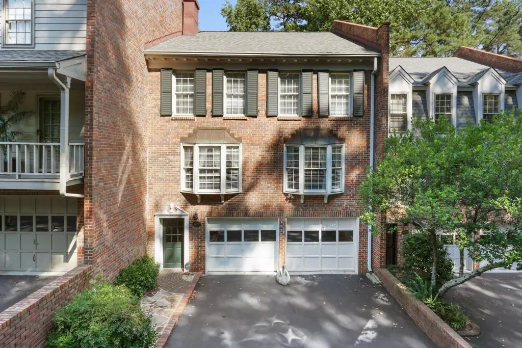 405 The North Chace Unit J5, Sandy Springs, Georgia 30328, 3 Bedrooms Bedrooms, ,3 BathroomsBathrooms,Residential,Sold,405 The North Chace Unit J5,5744281