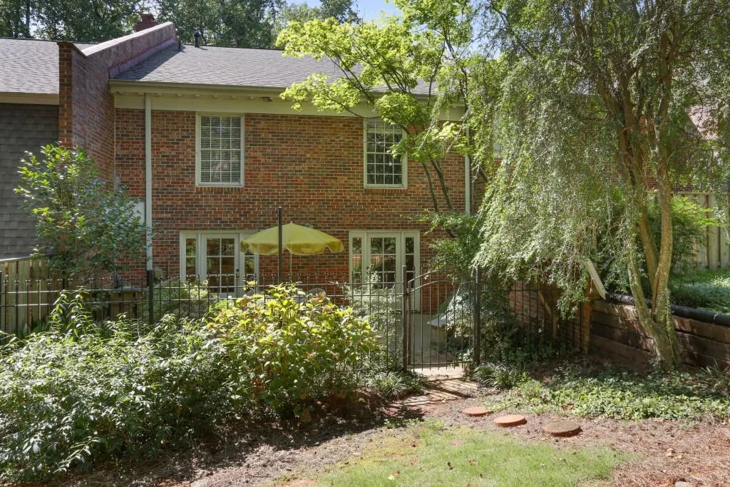 405 The North Chace Unit J5, Sandy Springs, Georgia 30328, 3 Bedrooms Bedrooms, ,3 BathroomsBathrooms,Residential,Sold,405 The North Chace Unit J5,5744281