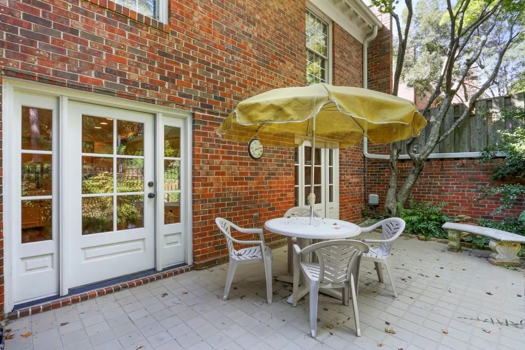405 The North Chace Unit J5, Sandy Springs, Georgia 30328, 3 Bedrooms Bedrooms, ,3 BathroomsBathrooms,Residential,Sold,405 The North Chace Unit J5,5744281