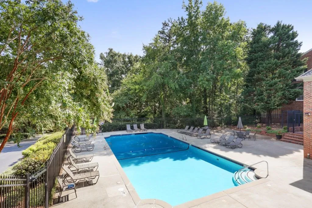 405 The North Chace Unit J5, Sandy Springs, Georgia 30328, 3 Bedrooms Bedrooms, ,3 BathroomsBathrooms,Residential,Sold,405 The North Chace Unit J5,5744281