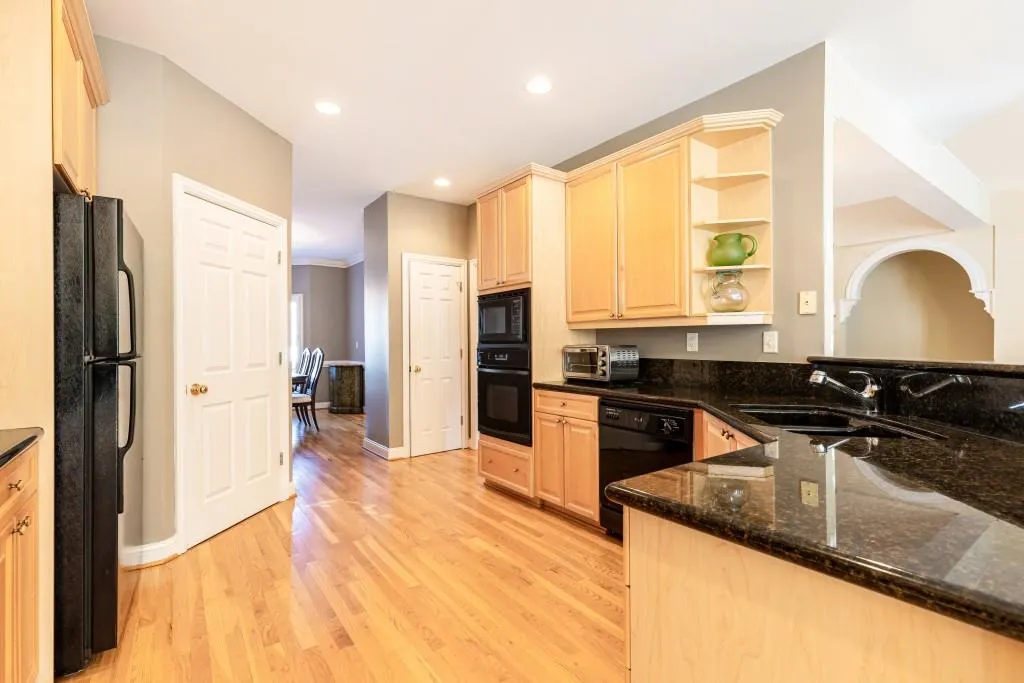 424 Brookview Circle, Sandy Springs, Georgia 30339, 3 Bedrooms Bedrooms, ,2 BathroomsBathrooms,Residential,Sold,424 Brookview Circle,7488727