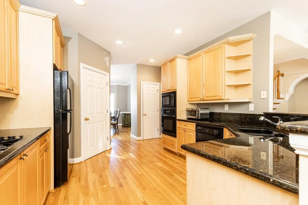 424 Brookview Circle, Sandy Springs, Georgia 30339, 3 Bedrooms Bedrooms, ,2 BathroomsBathrooms,Residential,Sold,424 Brookview Circle,7488727