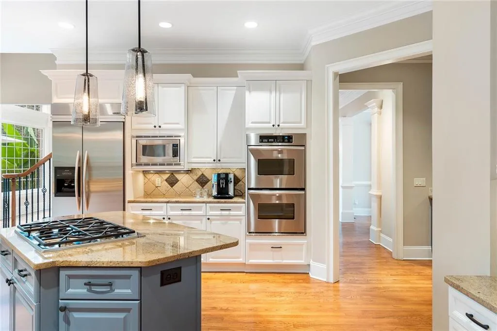4721 E Conway Drive Nw, Sandy Springs, Georgia 30327, 5 Bedrooms Bedrooms, ,5 BathroomsBathrooms,Residential,Sold,4721 E Conway Drive Nw,6962396