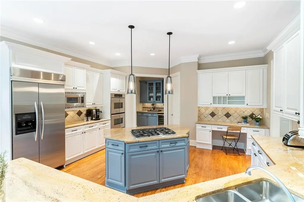 4721 E Conway Drive Nw, Sandy Springs, Georgia 30327, 5 Bedrooms Bedrooms, ,5 BathroomsBathrooms,Residential,Sold,4721 E Conway Drive Nw,6962396