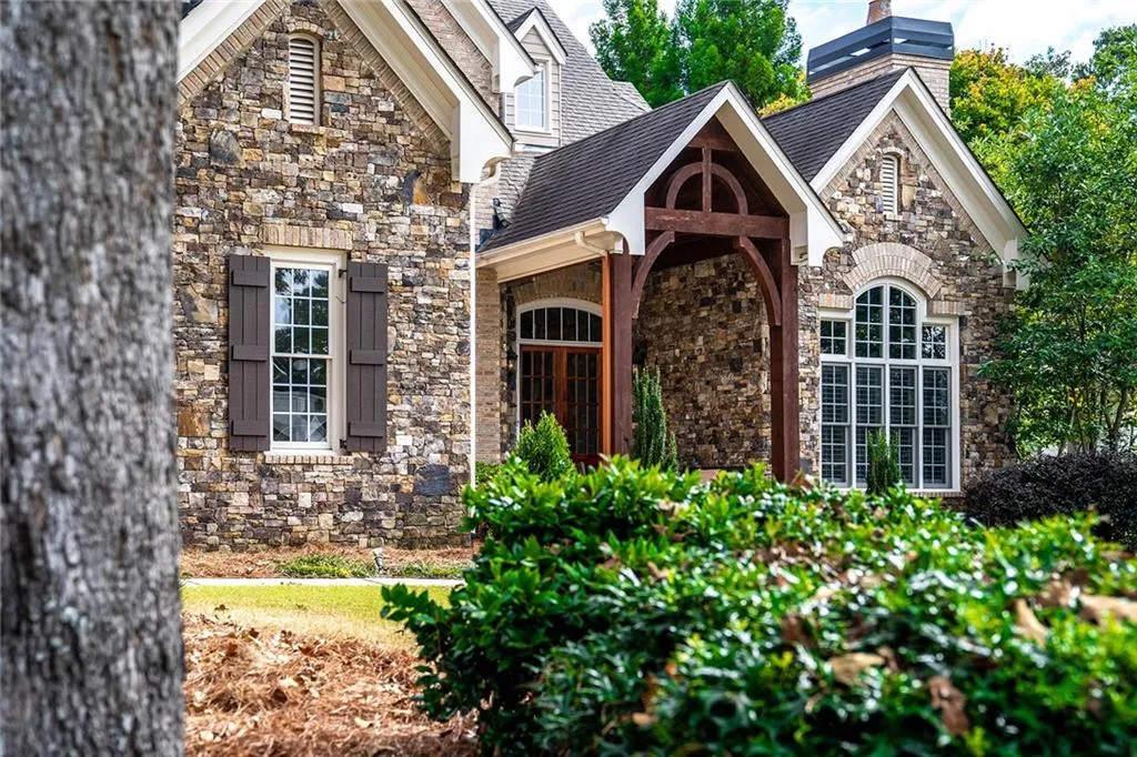 4721 E Conway Drive Nw, Sandy Springs, Georgia 30327, 5 Bedrooms Bedrooms, ,5 BathroomsBathrooms,Residential,Sold,4721 E Conway Drive Nw,6962396