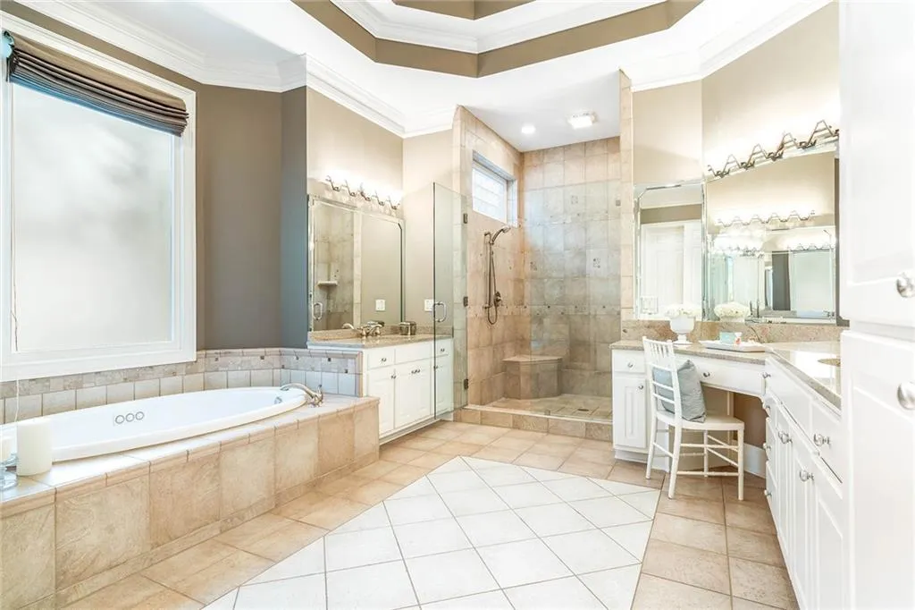 4721 E Conway Drive Nw, Sandy Springs, Georgia 30327, 5 Bedrooms Bedrooms, ,5 BathroomsBathrooms,Residential,Sold,4721 E Conway Drive Nw,6962396