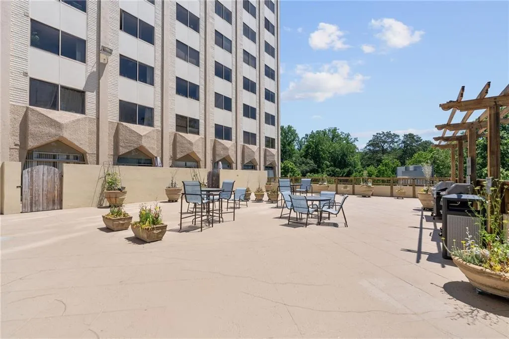 2479 Peachtree Road Ne Unit 412, Atlanta, Georgia 30305, 1 Bedroom Bedrooms, ,1 BathroomBathrooms,Residential,For Sale,2479 Peachtree Road Ne Unit 412,7611454