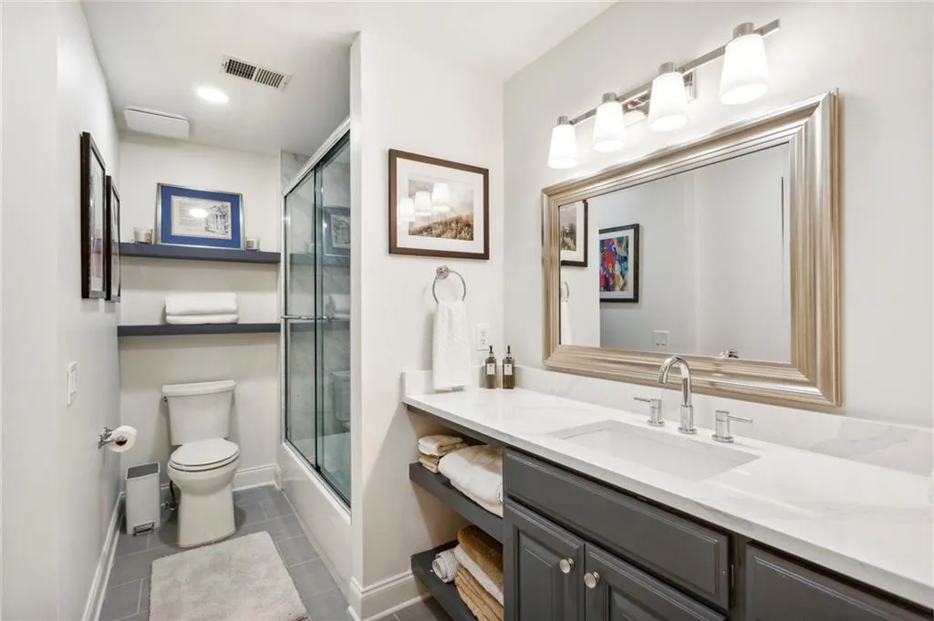 Upstairs bathroom 2