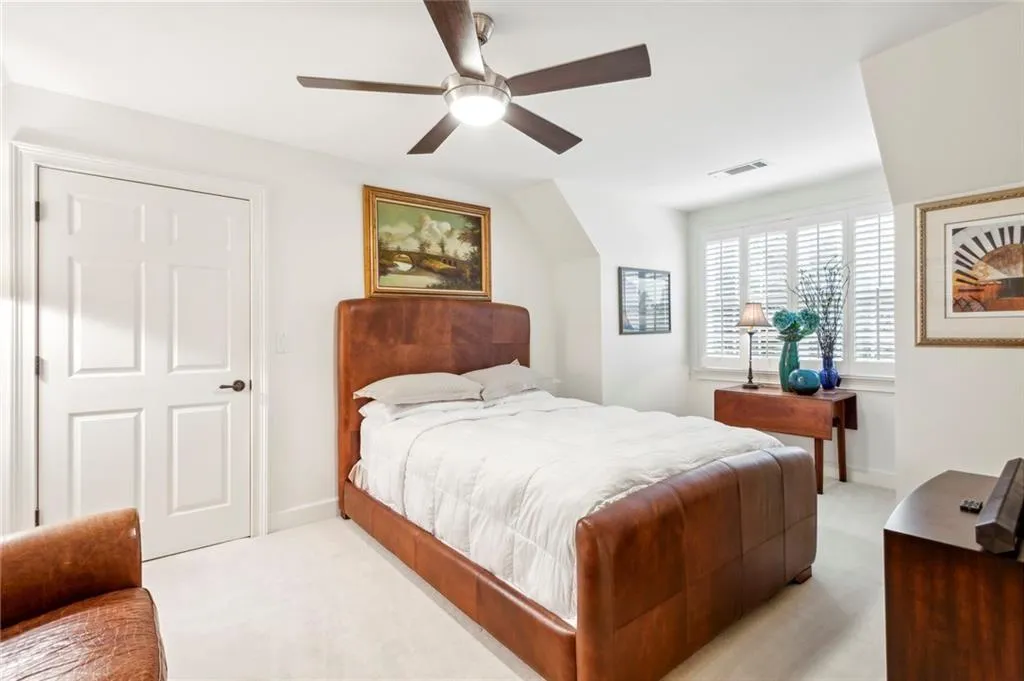 Upstairs bedroom 2