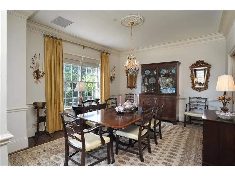 3657 Peachtree Road Unit 2a, Atlanta, Georgia 30319, 2 Bedrooms Bedrooms, ,2 BathroomsBathrooms,Residential,Sold,3657 Peachtree Road Unit 2a,5841418
