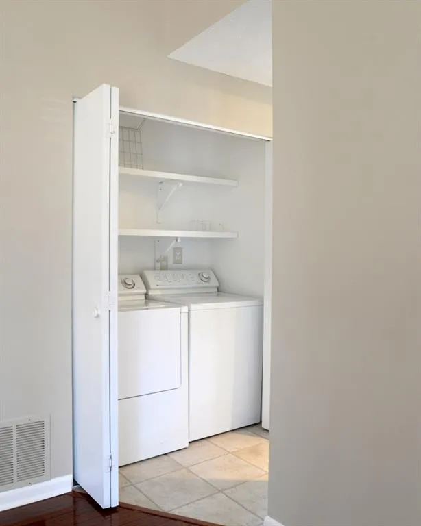 63 Dunwoody Springs Drive Unit D, Atlanta, Georgia 30328, 3 Bedrooms Bedrooms, ,2 BathroomsBathrooms,Residential,Sold,63 Dunwoody Springs Drive Unit D,6574196