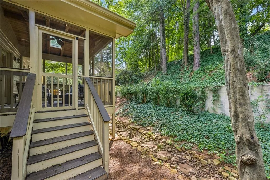 52 Ivy Chase Ne, Atlanta, Georgia 30342, 4 Bedrooms Bedrooms, ,2 BathroomsBathrooms,Residential,For Sale,52 Ivy Chase Ne,7636845