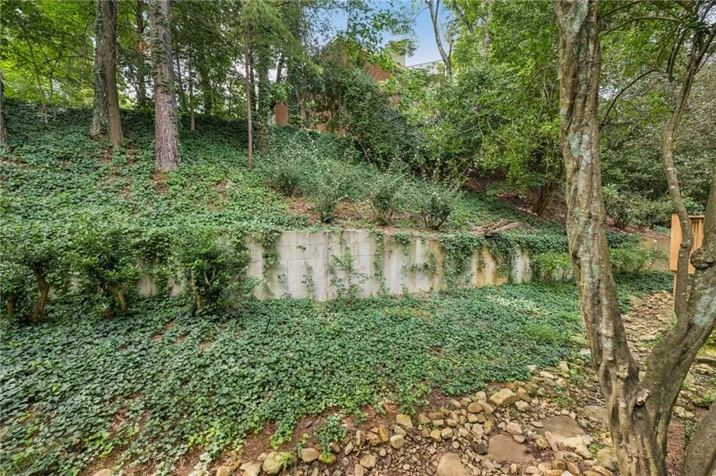 52 Ivy Chase Ne, Atlanta, Georgia 30342, 4 Bedrooms Bedrooms, ,2 BathroomsBathrooms,Residential,For Sale,52 Ivy Chase Ne,7636845